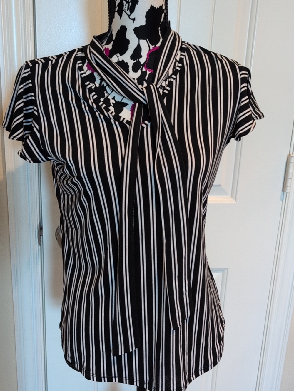 Adrianna Papell Black and White Vertical Stripe Tie-Neck Blouse Size Small NWT